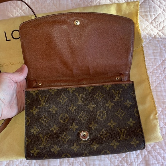 Louis Vuitton Bordeaux Clutch - Picture 4 of 7